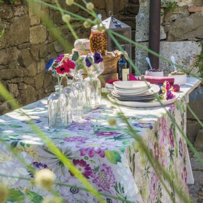 LA VIE EN ROSE TABLE LINEN