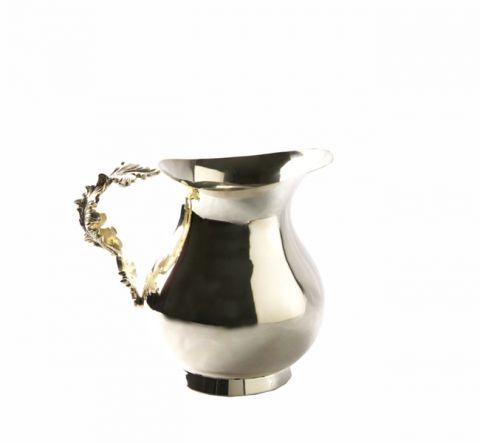 CARAFE WITH LEAF SHAPED HANDLE