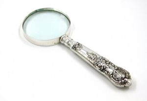 MAGNIFYING LENS