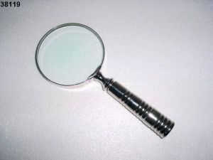 MAGNIFYING LENS