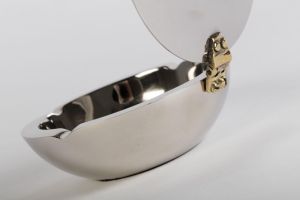 EAMON, ashtray