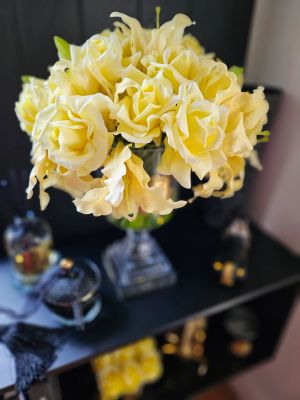 Луксозен букет от лилии и рози 